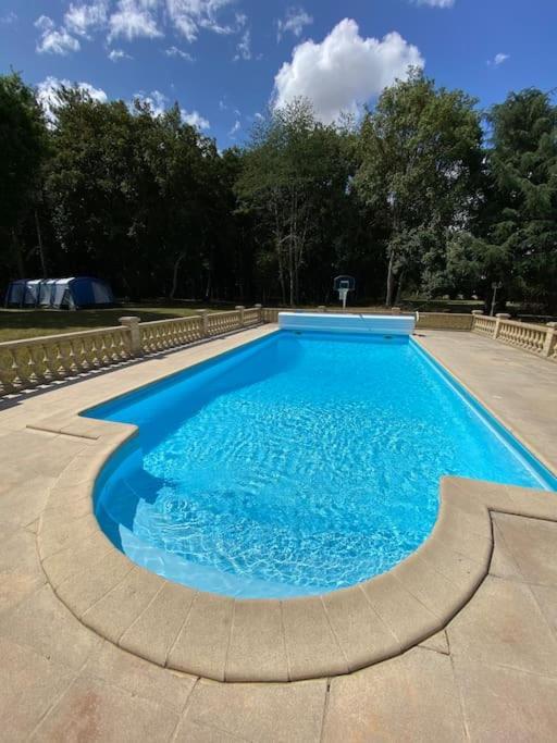 Le Cabaret Paisible Avec Piscine Villa Montierchaume Exterior foto