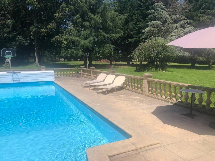 Le Cabaret Paisible Avec Piscine Villa Montierchaume Exterior foto