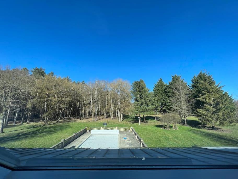 Le Cabaret Paisible Avec Piscine Villa Montierchaume Exterior foto